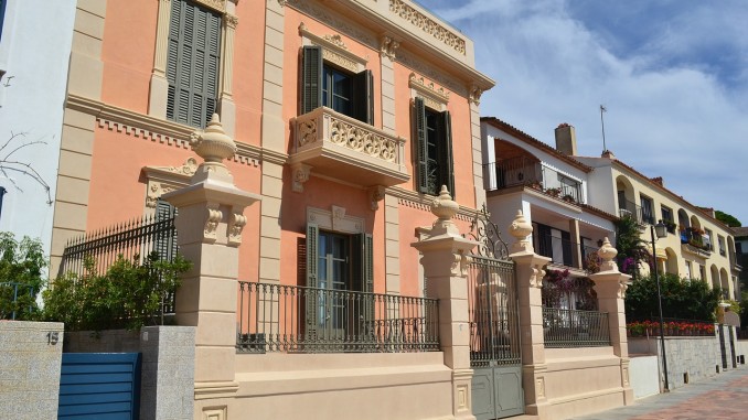 villa-897211_1280