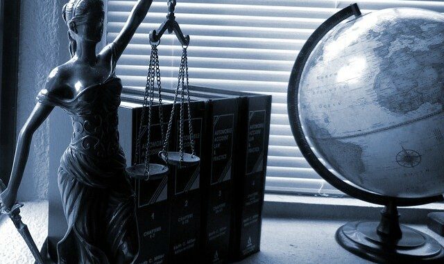 lady-justice-2388500_640